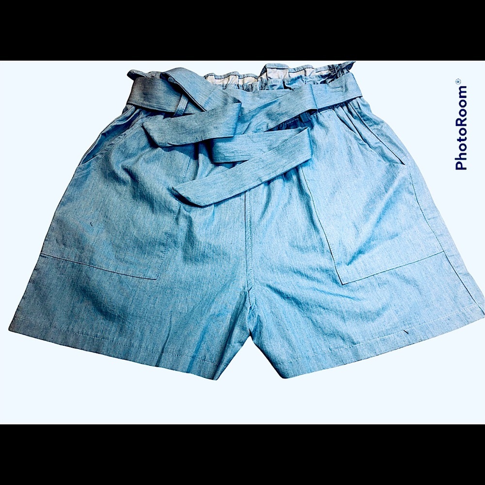 Tie-front pleated cotton-chambray shorts Light wash paper bag denim jeans size L